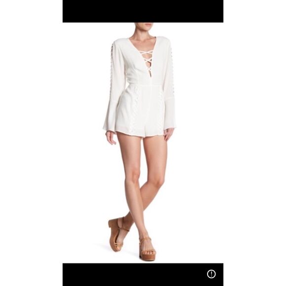 Lucca Couture Long Sleeve White‎ Romper - Picture 1 of 4
